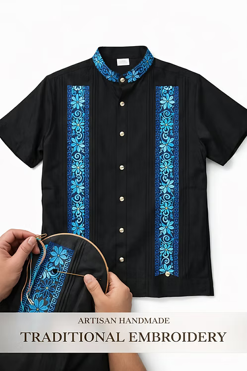 Guayabera color marfil con bordado tradicional